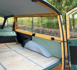Image 14/24 of Morris Minor 1000 Traveller (1968)