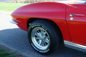 Image 39/43 de Chevrolet Corvette Sting Ray Convertible (1964)