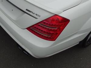 Image 38/99 of Mercedes-Benz S 65 AMG L (2006)