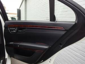 Image 86/99 of Mercedes-Benz S 65 AMG L (2006)