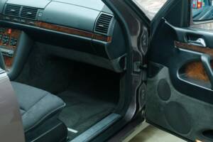 Bild 37/50 von Mercedes-Benz 400 SE (1991)