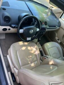 Image 7/9 of Volkswagen New Beetle 1.6 (2005)