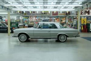 Image 4/50 of Mercedes-Benz 280 SE 3,5 (1970)