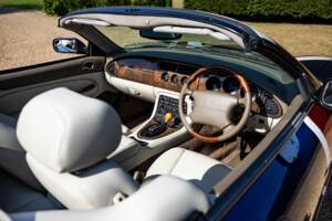 Immagine 25/42 di Jaguar XK8 4.0 (2001)