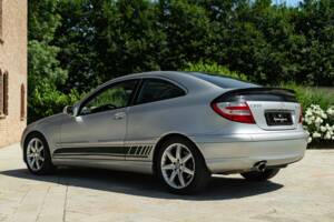 Image 7/50 of Mercedes-Benz C 320 Sportcoupé (2003)