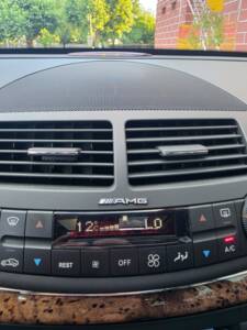 Image 11/13 of Mercedes-Benz E 55 AMG (2006)