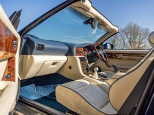 Imagen 43/50 de Aston Martin V8 Vantage Volante (2000)