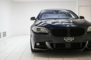 Image 14/24 of BMW 550i (2012)