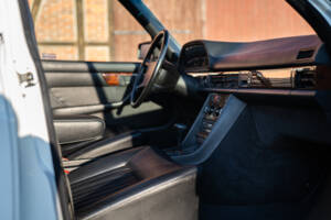 Image 35/44 de Mercedes-Benz 500 SEL (1984)