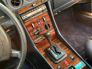 Immagine 21/52 di Mercedes-Benz 500 SL (1984)