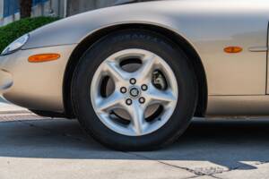 Image 9/91 de Jaguar XK8 4.0 (2000)