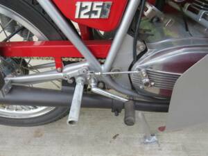Bild 28/45 von MV Agusta 125 Sport (1976)