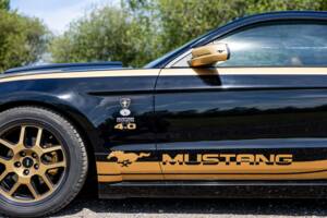Image 12/50 of Ford Mustang V6 (2009)