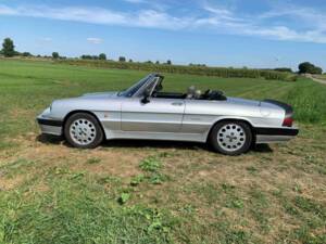 Image 8/8 of Alfa Romeo 2.0 Spider (1988)