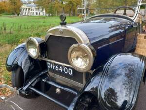 Image 3/8 of Cadillac V-63 (1924)
