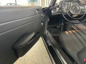 Image 11/30 of Mercedes-Benz 230 SL (1965)