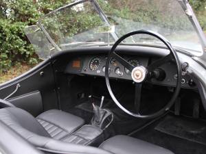 Image 8/17 of Jaguar XK 120 OTS (1954)