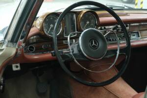 Image 21/50 of Mercedes-Benz 300 SE (1966)