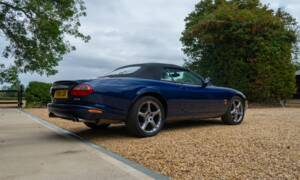 Image 3/50 of Jaguar XKR (2000)