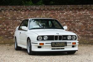 Image 19/50 of BMW M3 (1990)