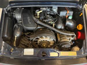 Bild 10/18 von Porsche 911 Carrera 4 (1990)