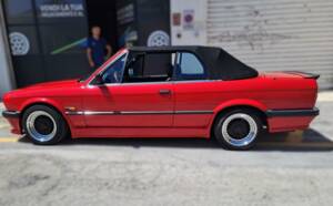 Immagine 17/50 di BMW 320i (1989)