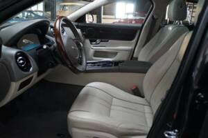 Image 6/32 of Jaguar XJ 5.0 (2011)