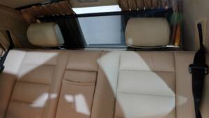 Image 13/32 de Mercedes-Benz 400 E (1991)