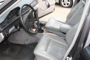 Image 3/13 de Mercedes-Benz 230 E (1986)