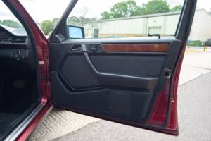 Bild 19/28 von Mercedes-Benz E 320 T (1993)