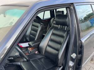 Bild 9/54 von Mercedes-Benz 300 TD Turbo (1993)