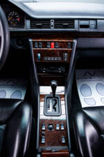 Image 17/29 de Mercedes-Benz E 320 (1995)