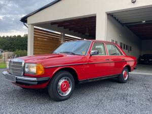 Image 38/100 of Mercedes-Benz 300 D (1983)