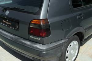 Obraz 12/37 pojazdu Volkswagen Golf III 1.6 (1997)