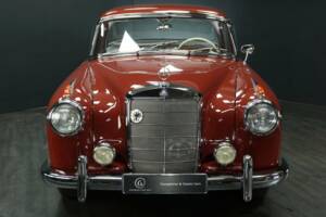 Imagen 9/50 de Mercedes-Benz 220 S (1957)