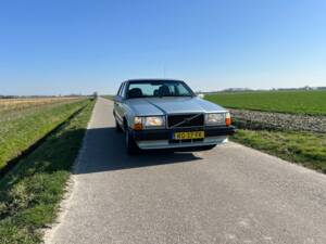Image 2/41 of Volvo 740 (1987)