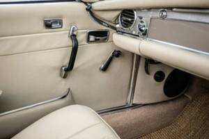 Image 22/37 of Mercedes-Benz 280 SL (1970)