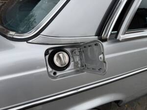 Bild 26/34 von Mercedes-Benz 250 lang (1983)