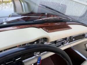 Bild 22/38 von Mercedes-Benz 280 SL (1969)