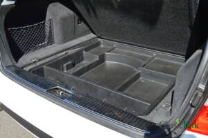 Image 45/50 of Mercedes-Benz E 500 T (2004)