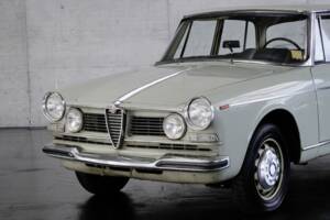 Image 7/48 of Alfa Romeo 2600 Berlina (1962)
