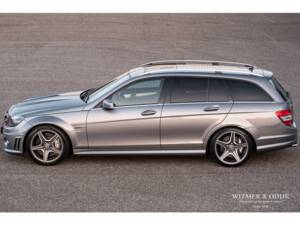 Imagen 10/40 de Mercedes-Benz C 63 AMG T (2009)