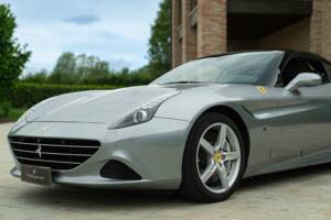 Bild 28/50 von Ferrari California T (2014)