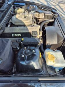 Image 44/49 of BMW 318is "Class II" (1994)