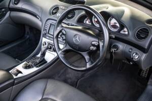 Image 35/45 of Mercedes-Benz SL 55 AMG (2004)