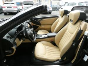 Bild 10/18 von Mercedes-Benz SL 500 (2009)