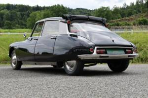 Image 3/37 of Citroën ID 19 (1964)