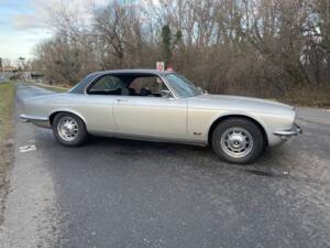 Image 6/20 de Jaguar XJ 6 C 4.2 (1975)