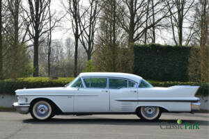Image 2/50 of Cadillac de Ville Touring Sedan (1958)