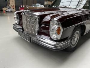 Image 10/50 of Mercedes-Benz 280 SE 4,5 (1972)